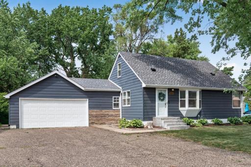 651 County Road B2 W, Roseville, MN 55113