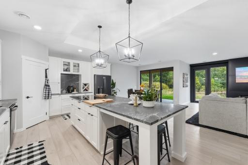 Custom Schlangel soft-close cabinetry, appliance garage, glass displays. 9' ceilings with tray-vault detailing and beautiful pendant lighting. Upgraded LED