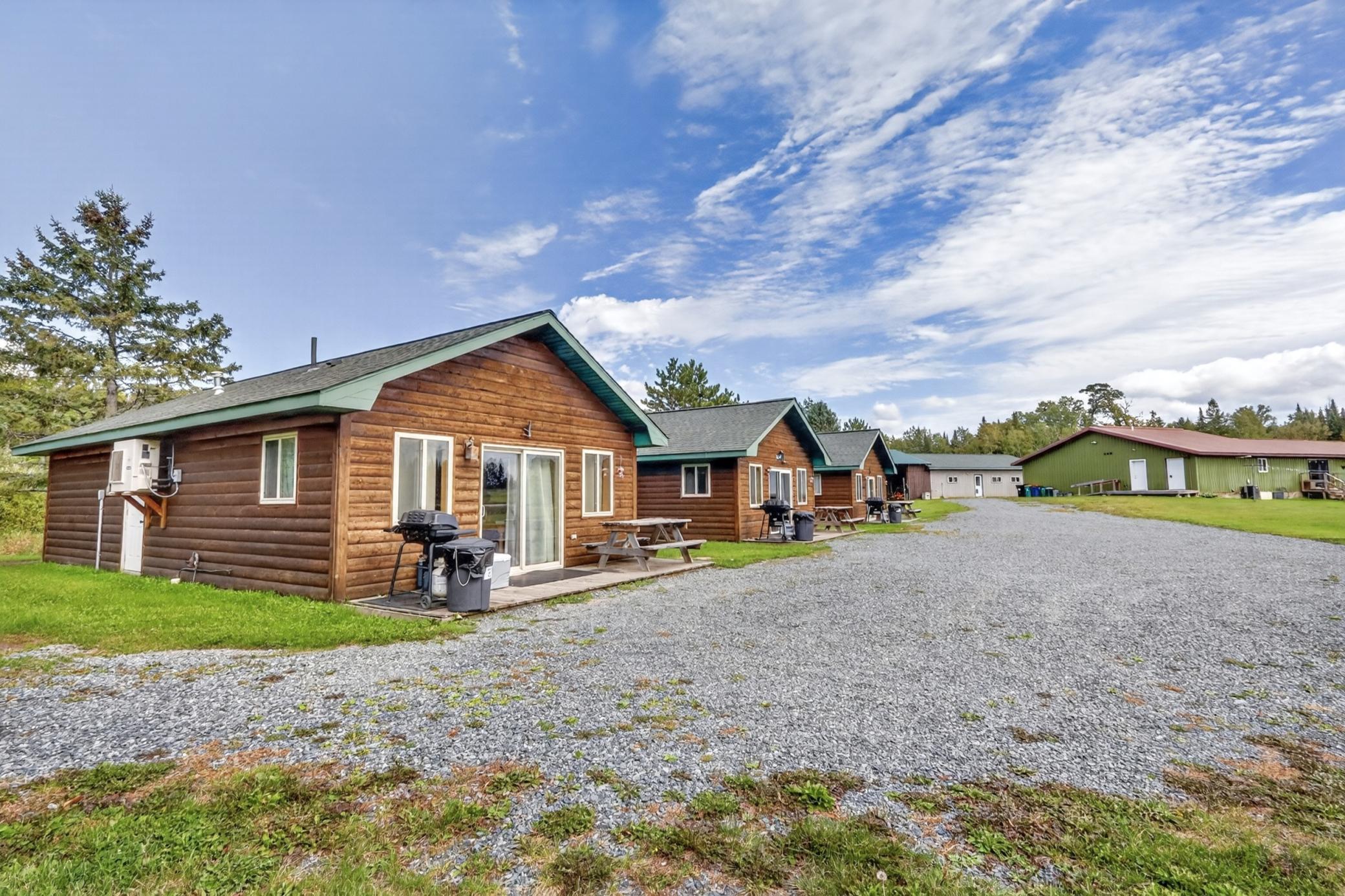 Cabin 3,2,1 garage, home