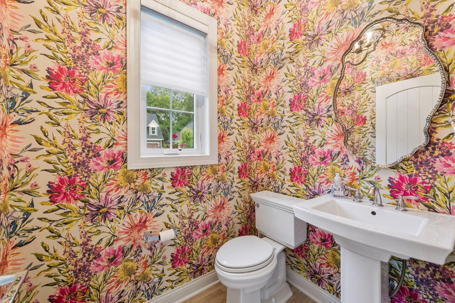 The cheerful Powder Room.