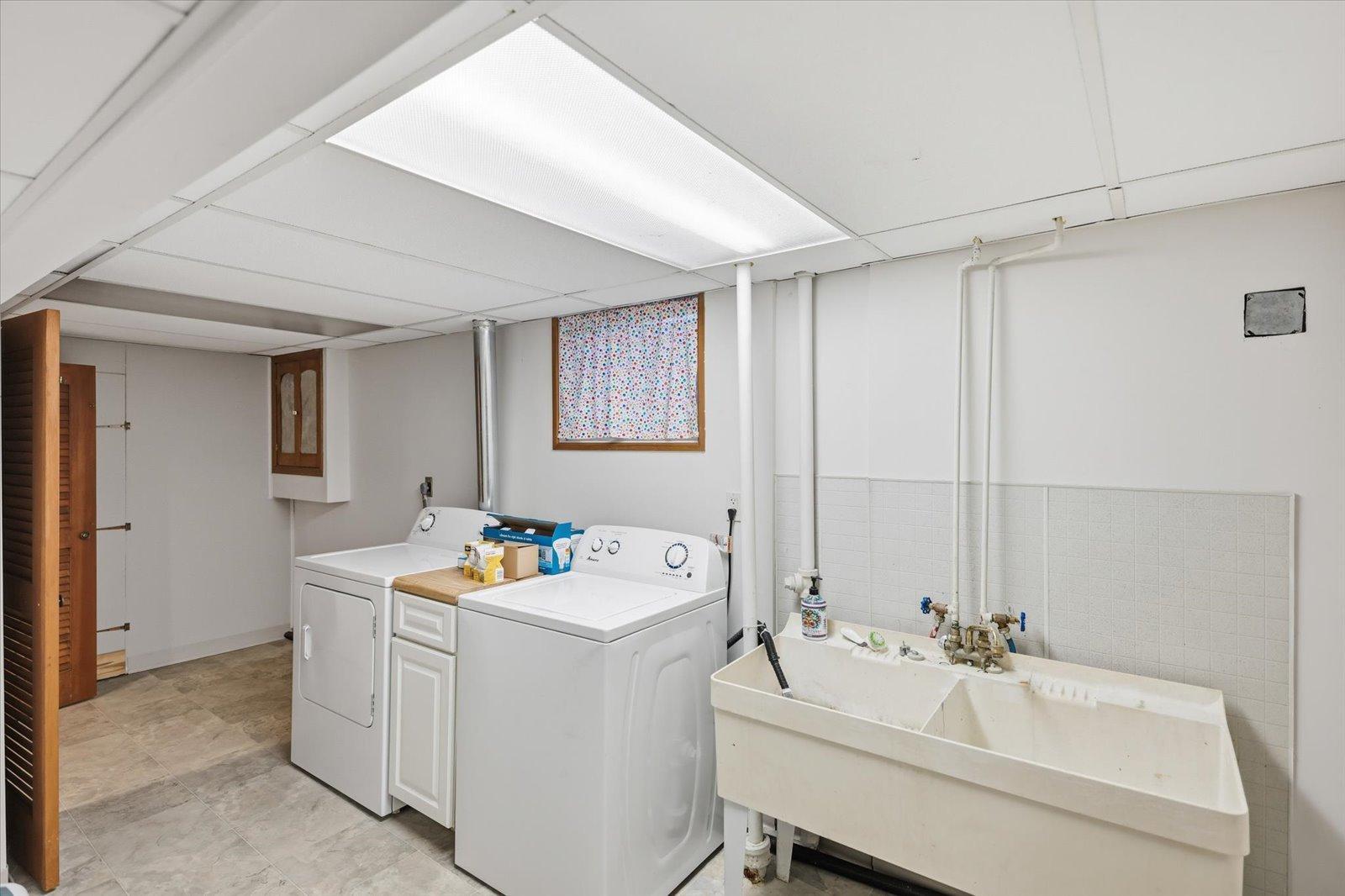 Laundry room 3.jpg