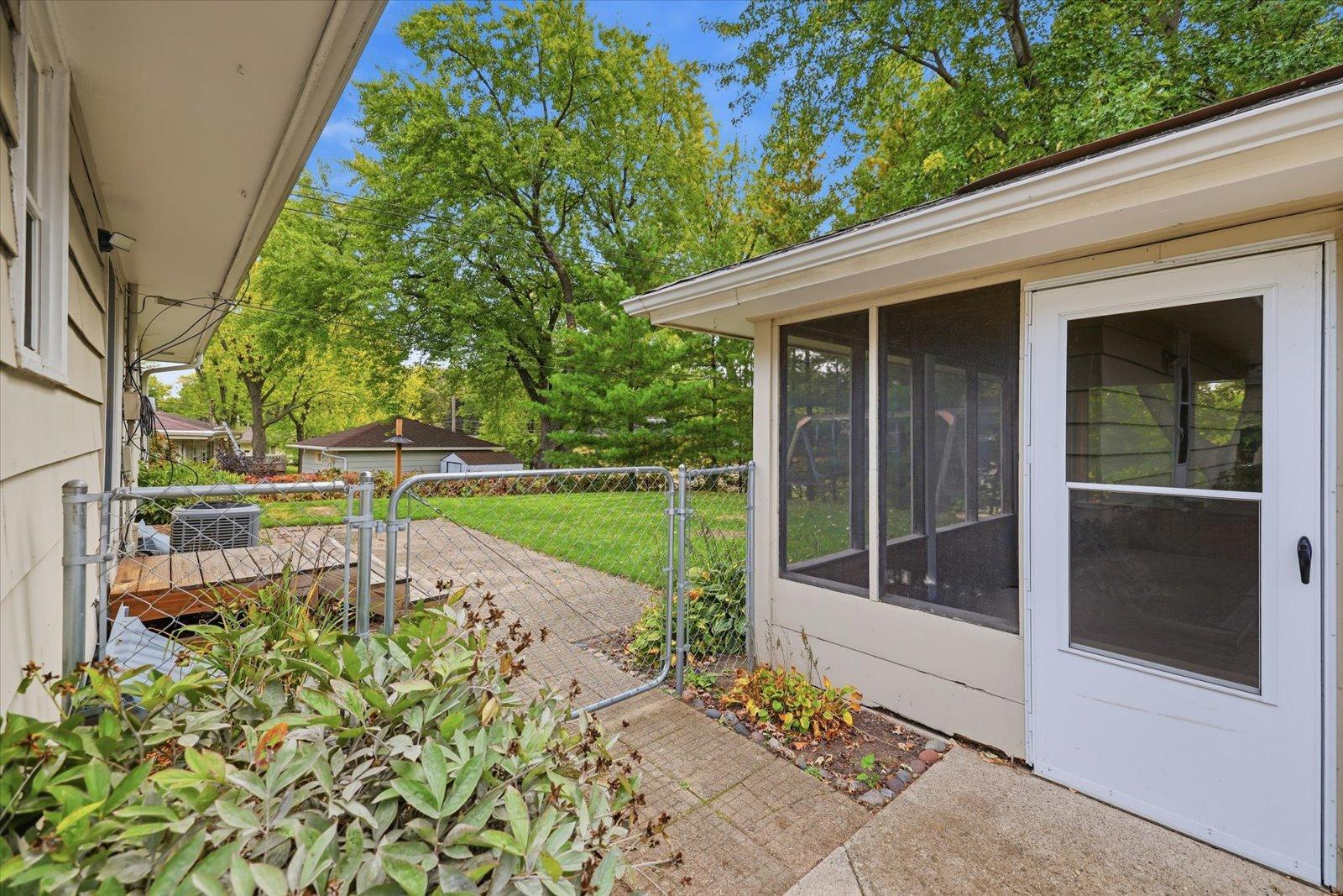 Fenced yard.jpg