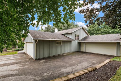 4 car garage! Plus, parking space to accommodate a RV or boat~