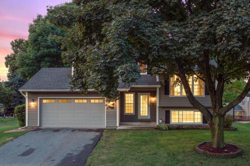 Photo for 121 Fox Hollow Drive, Chanhassen, MN 55317 - listing #7144123 A fresh, beautifully updated home in a convenient Chanhassen location within the Minnetonka School District, just down the street from North Lotus Lake Park and minutes from Lotus Lake, downtown Chanhassen, and Excelsior.