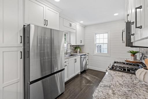 5533 Thomas Avenue S, Minneapolis, MN 55410