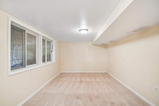 53-web-or-mls-800 Nightingale Blvd-S2209-053.jpg