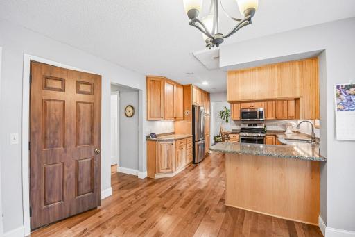 16-web-or-mls-800 Nightingale Blvd-S2209-016.jpg