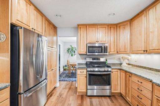 18-web-or-mls-800 Nightingale Blvd-S2209-018.jpg