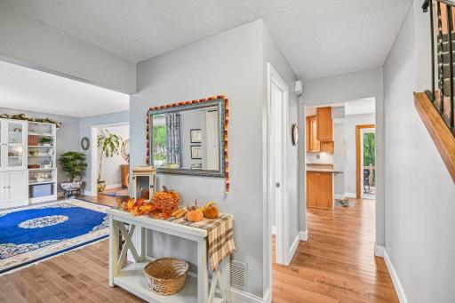 26-web-or-mls-800 Nightingale Blvd-S2209-026.jpg