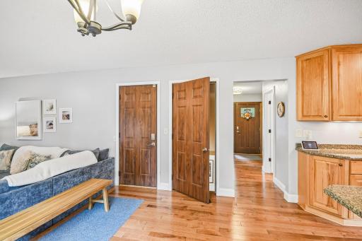 12-web-or-mls-800 Nightingale Blvd-S2209-012.jpg