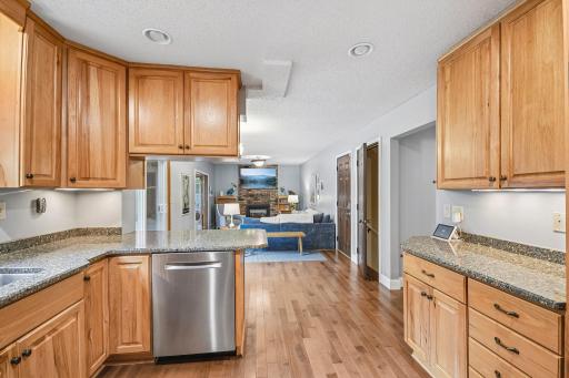 21-web-or-mls-800 Nightingale Blvd-S2209-021.jpg
