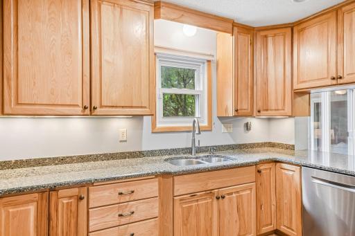 20-web-or-mls-800 Nightingale Blvd-S2209-020.jpg