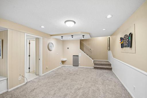 44-web-or-mls-800 Nightingale Blvd-S2209-044.jpg