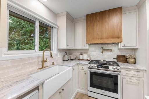 34-web-or-mls-17147 Gage Ave-223.jpg