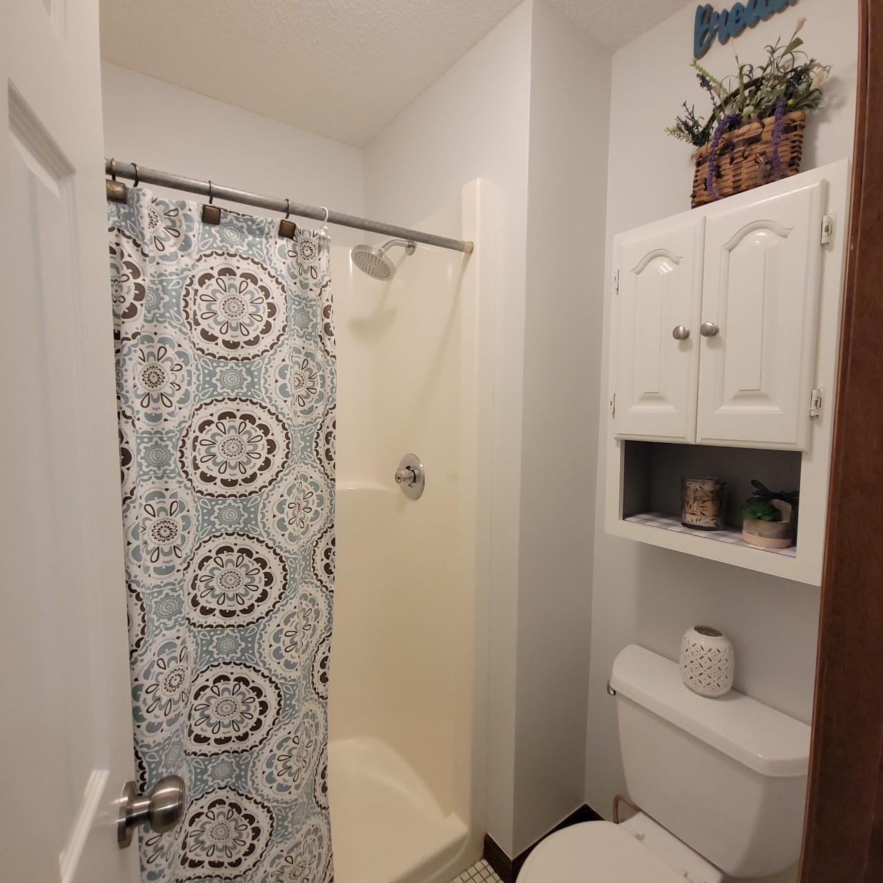 4293 2nd bathroom.jpg