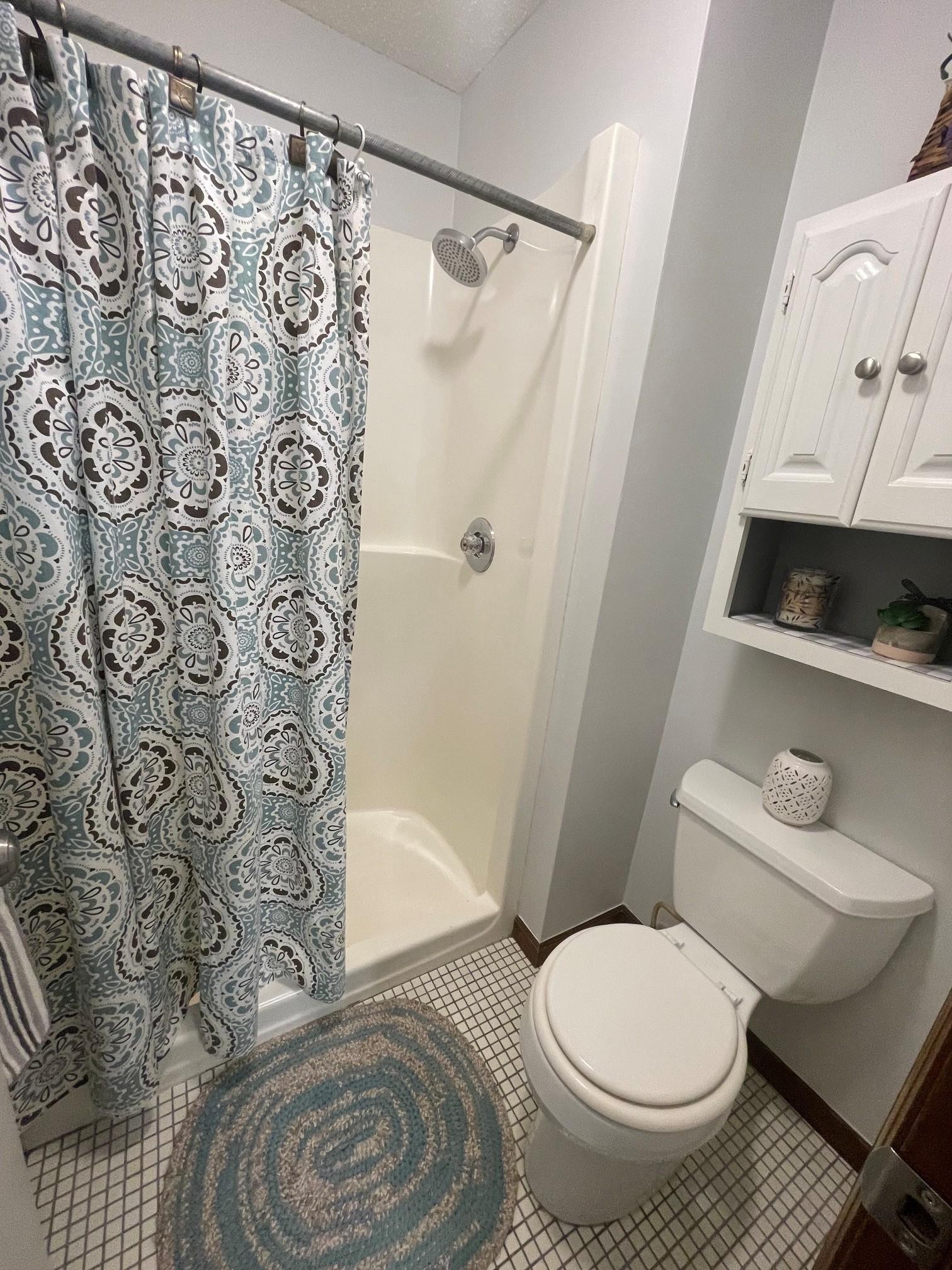 bathroom 4293.jpg