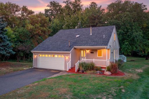 1-web-or-mls-8008 Mt Curve Blvd-369 copy.jpg