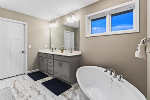 11008 Kingsview Lane N, Maple Grove, MN 55369