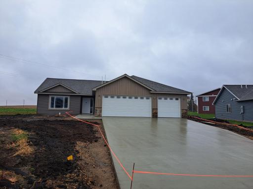 653 Daisy Court, Lake Crystal, MN 56055