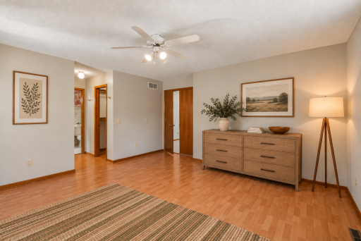 5027 Forest Glen Court, Savage, MN 55378