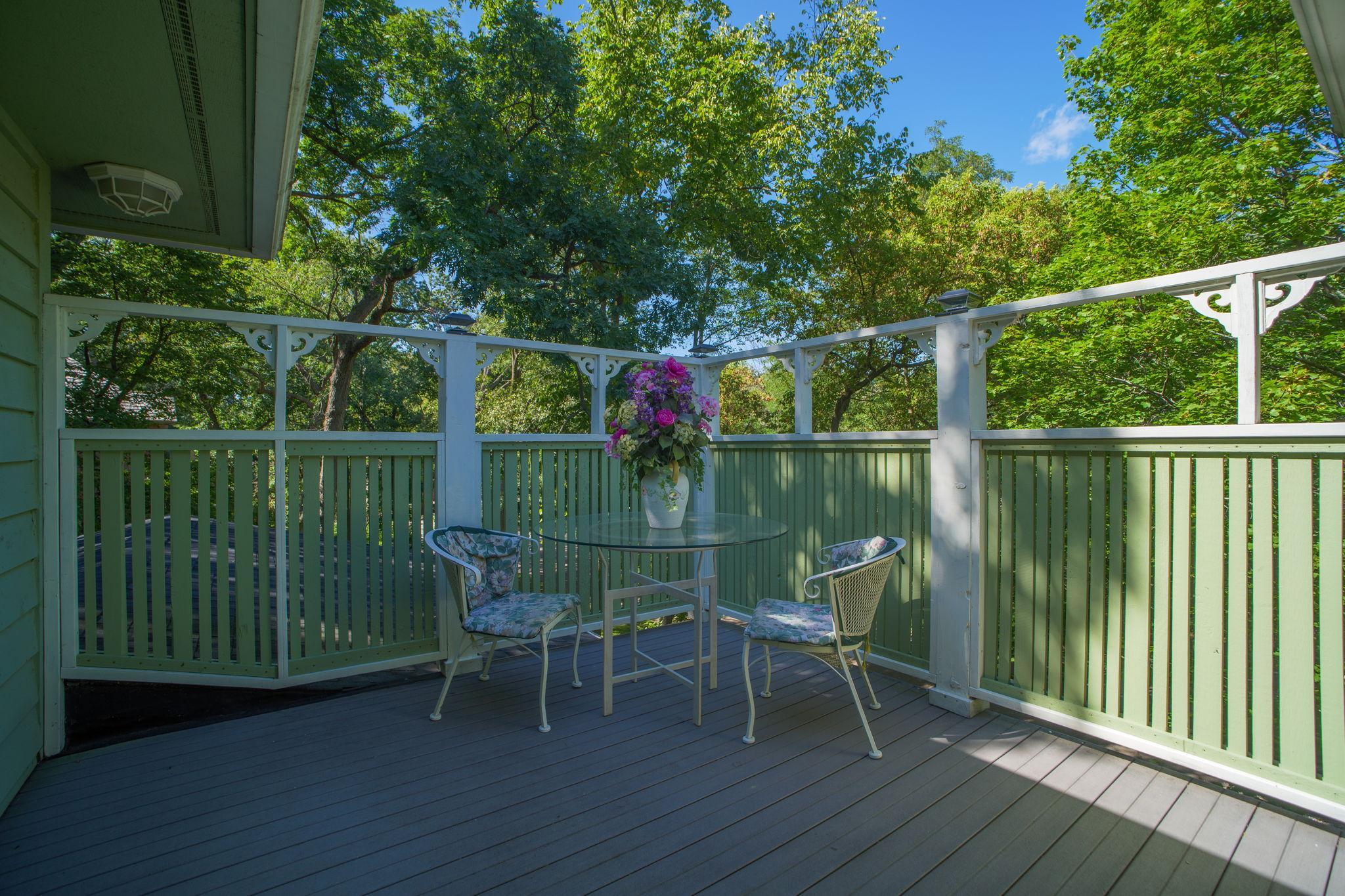 Private Tree Top Deck!