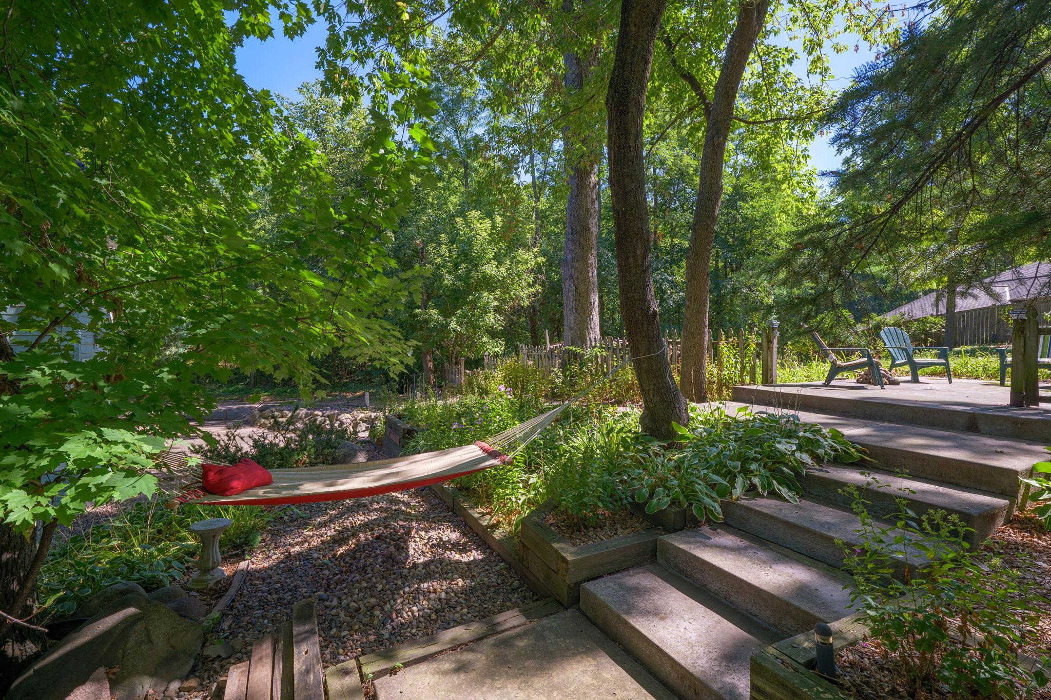 So Many Spots to Relax and Enjoy Your Outdoor Space!