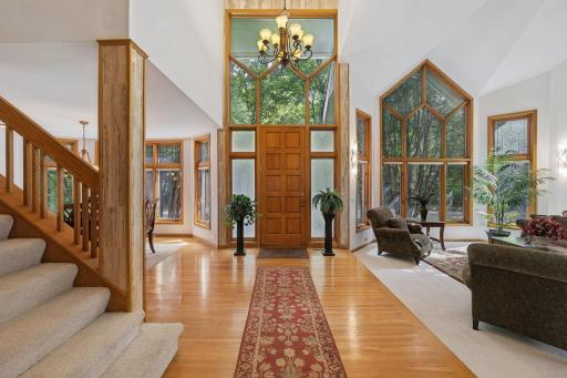 Great Welcoming Space for Guests, Vaulted Ceiling in Front Entrance and Living Room!