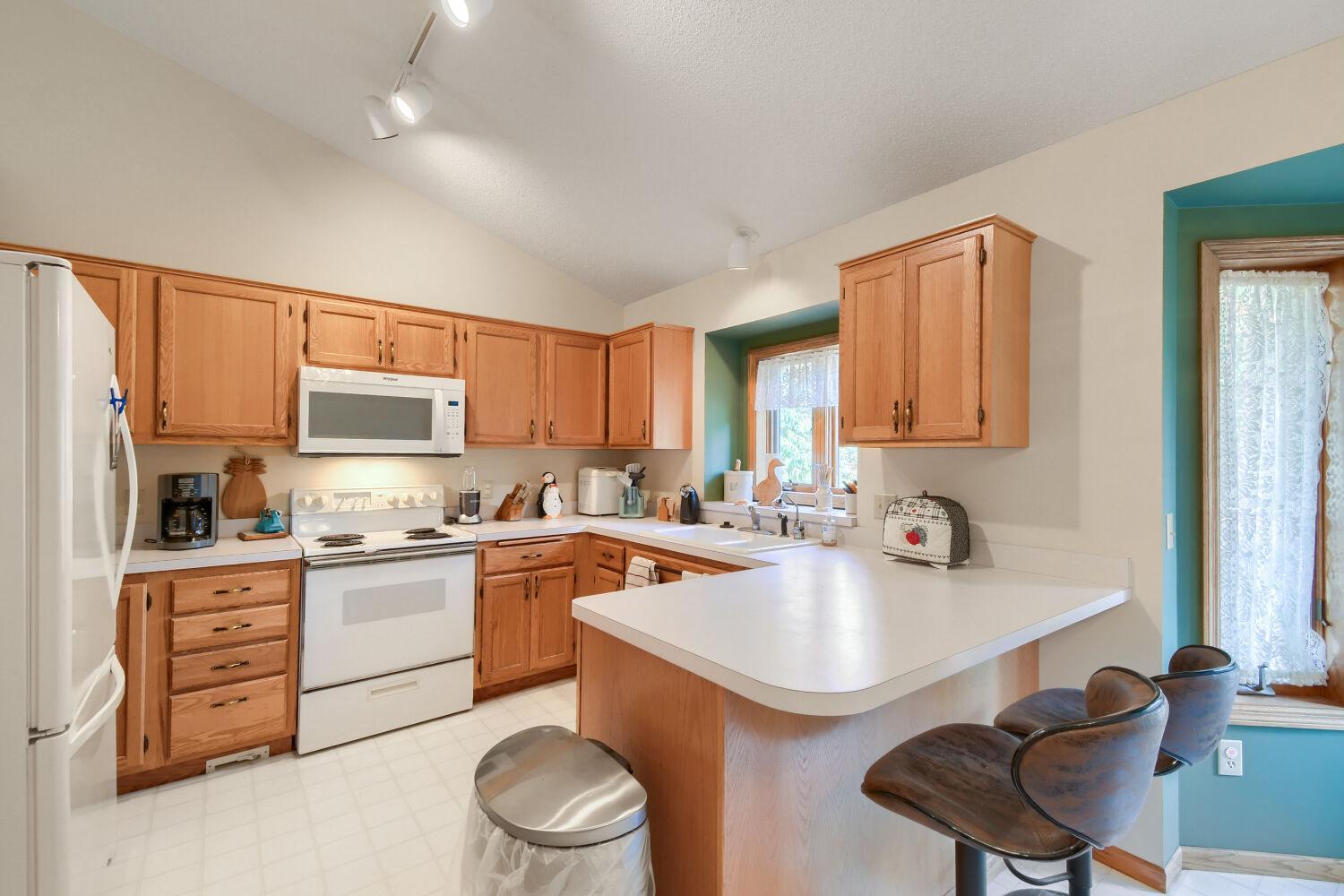 4670 Manor Drive - Web Quality - 007 - 07 Kitchen.jpg