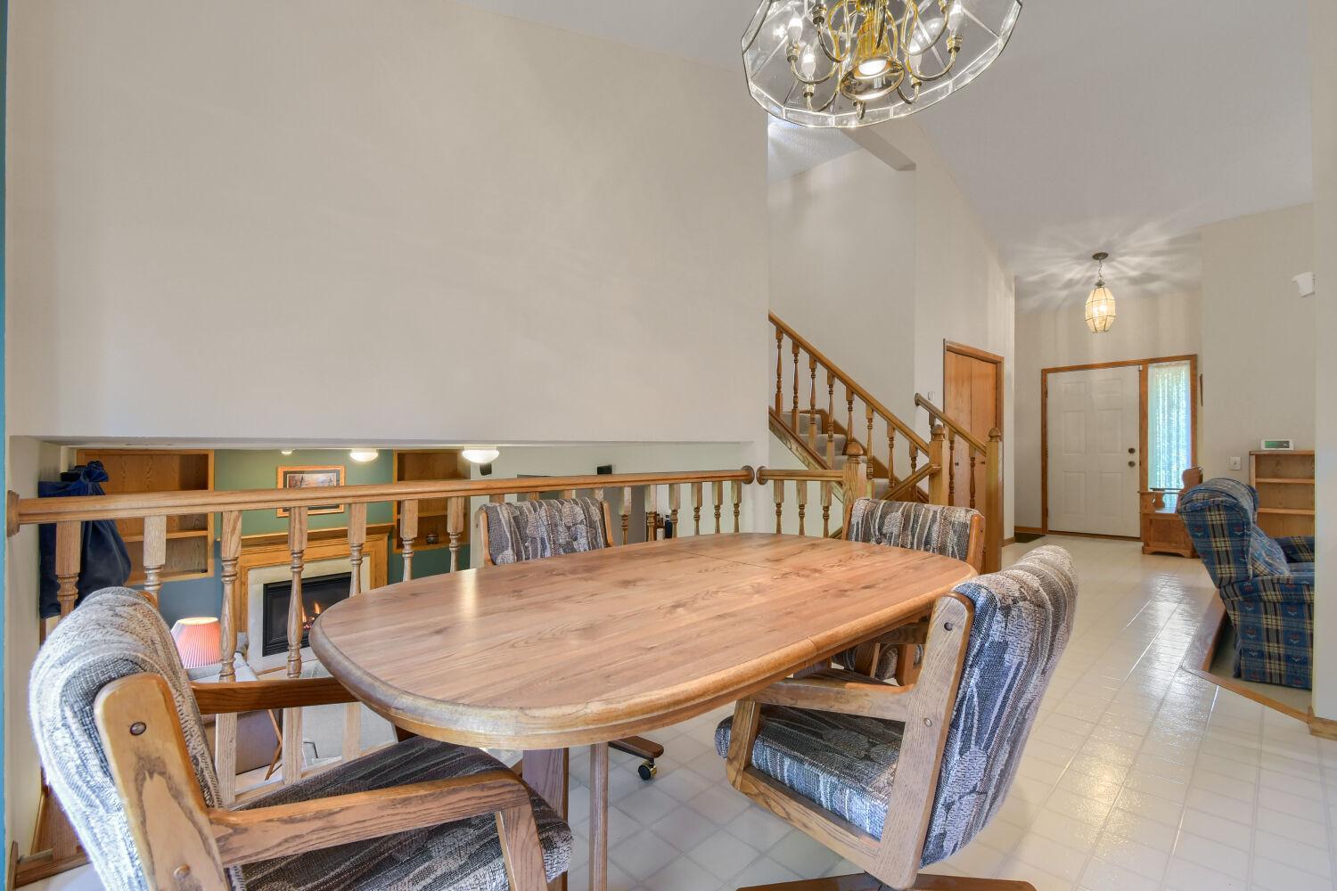 4670 Manor Drive - Web Quality - 012 - 12 Breakfast Area.jpg