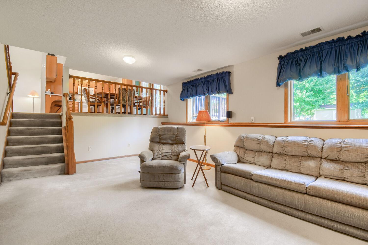 4670 Manor Drive - Web Quality - 018 - 18 Family Room.jpg