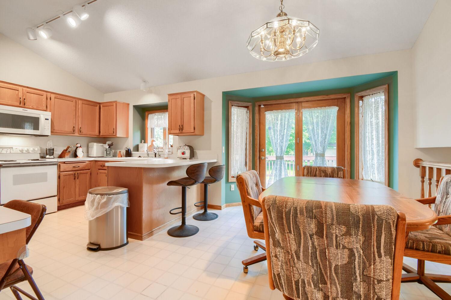 4670 Manor Drive - Web Quality - 011 - 11 Breakfast Area.jpg