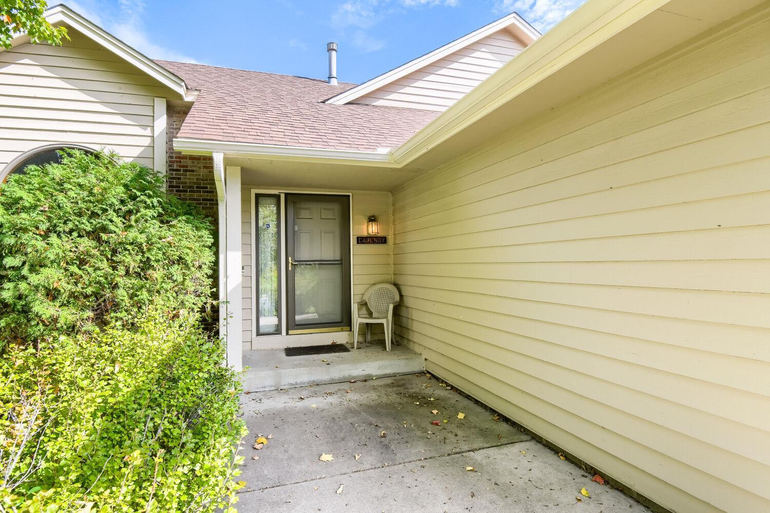 4670 Manor Drive - Web Quality - 003 - 03 Exterior Front.jpg