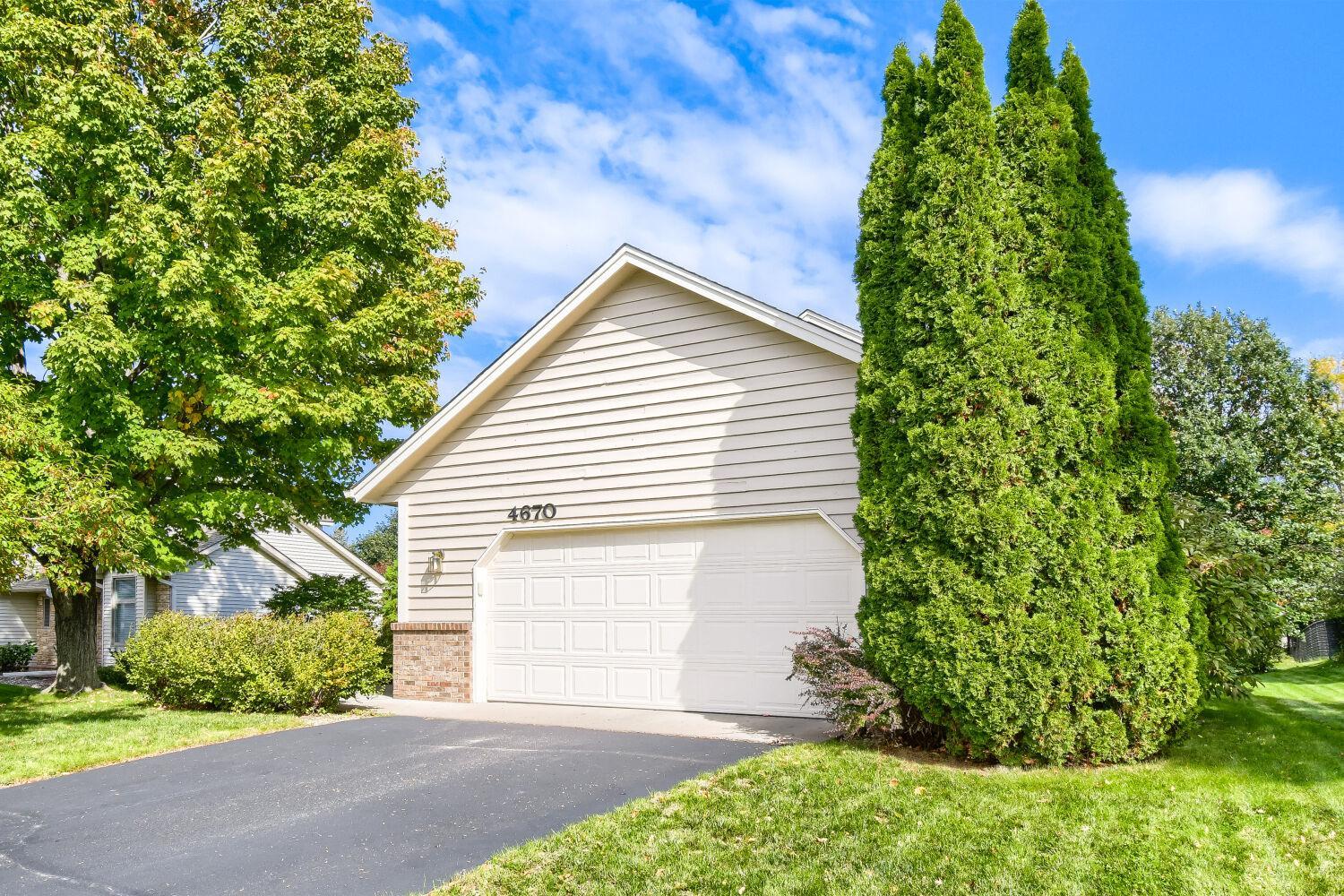 4670 Manor Drive - Web Quality - 004 - 04 Exterior Front.jpg