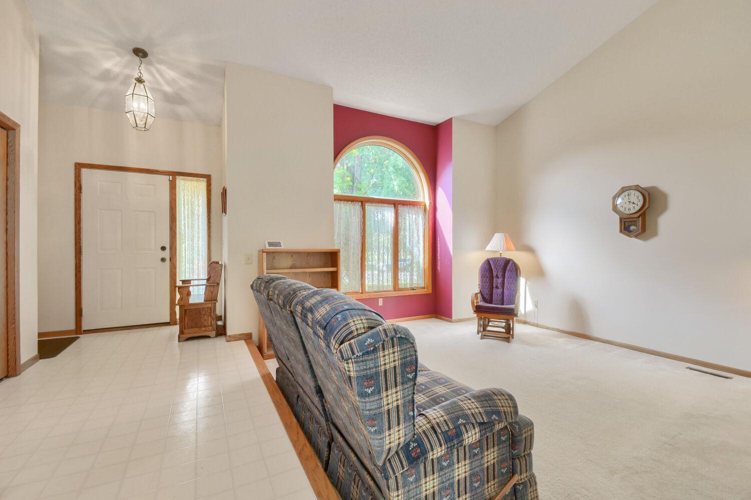 4670 Manor Drive - Web Quality - 014 - 14 Family Room.jpg