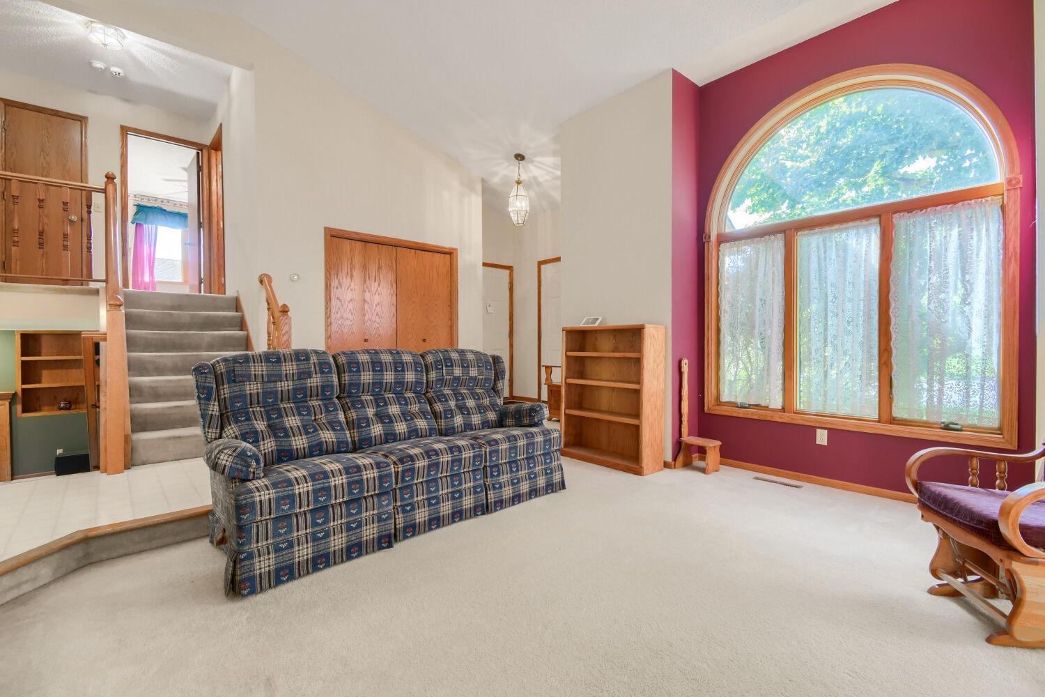 4670 Manor Drive - Web Quality - 015 - 15 Family Room.jpg