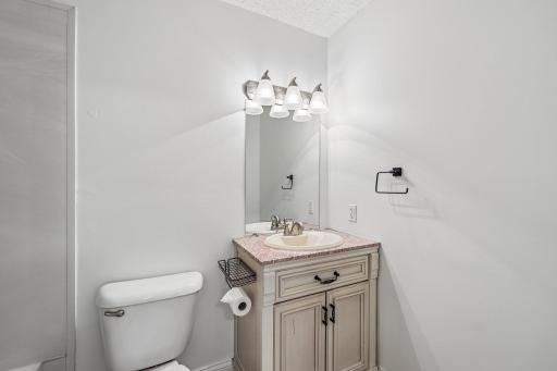 12-web-or-mls-Meadowlark Ln-S1309-019.jpg