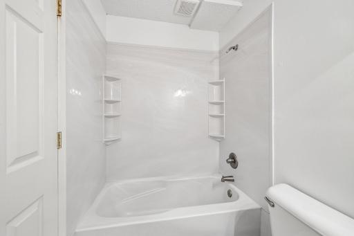 13-web-or-mls-Meadowlark Ln-S1309-021.jpg
