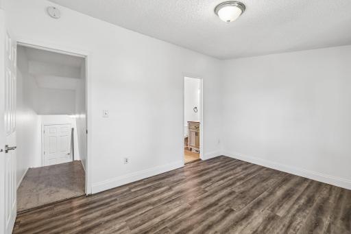 21-web-or-mls-Meadowlark Ln-S1309-023.jpg