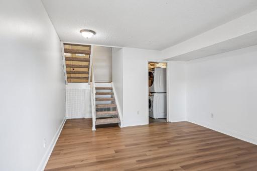 30-web-or-mls-Meadowlark Ln-S1309-040.jpg