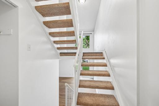 28-web-or-mls-Meadowlark Ln-S1309-036.jpg