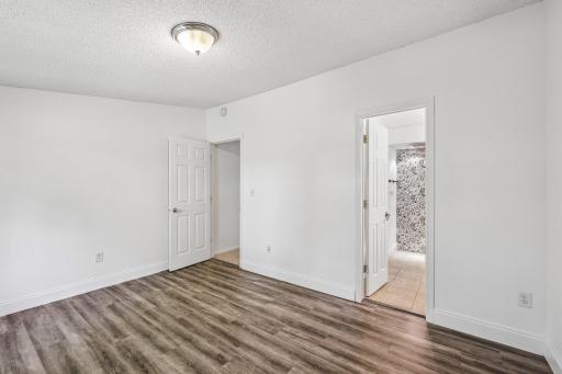 24-web-or-mls-Meadowlark Ln-S1309-026.jpg