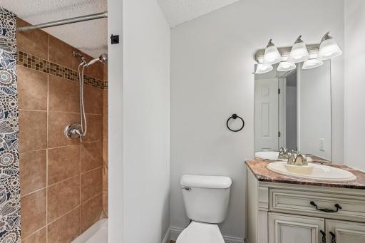 26-web-or-mls-Meadowlark Ln-S1309-028.jpg