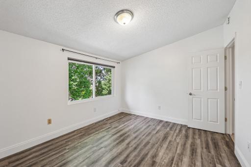 23-web-or-mls-Meadowlark Ln-S1309-025.jpg