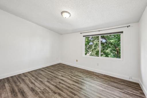 22-web-or-mls-Meadowlark Ln-S1309-024.jpg