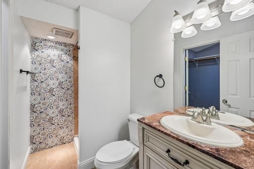 25-web-or-mls-Meadowlark Ln-S1309-027.jpg