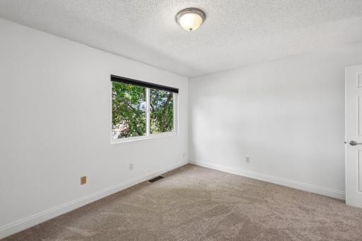 18-web-or-mls-Meadowlark Ln-S1309-035.jpg