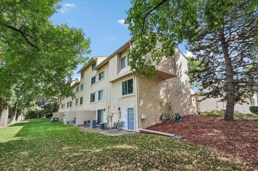 33-web-or-mls-Meadowlark Ln-S1309-049.jpg