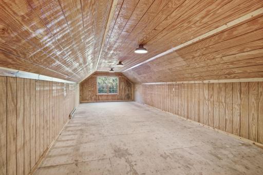 5994 425th St - 720 Square Feet of Bonus Room Above This Garage