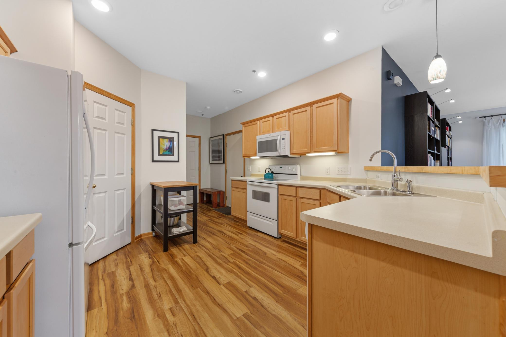 15_13 kitchen.jpg