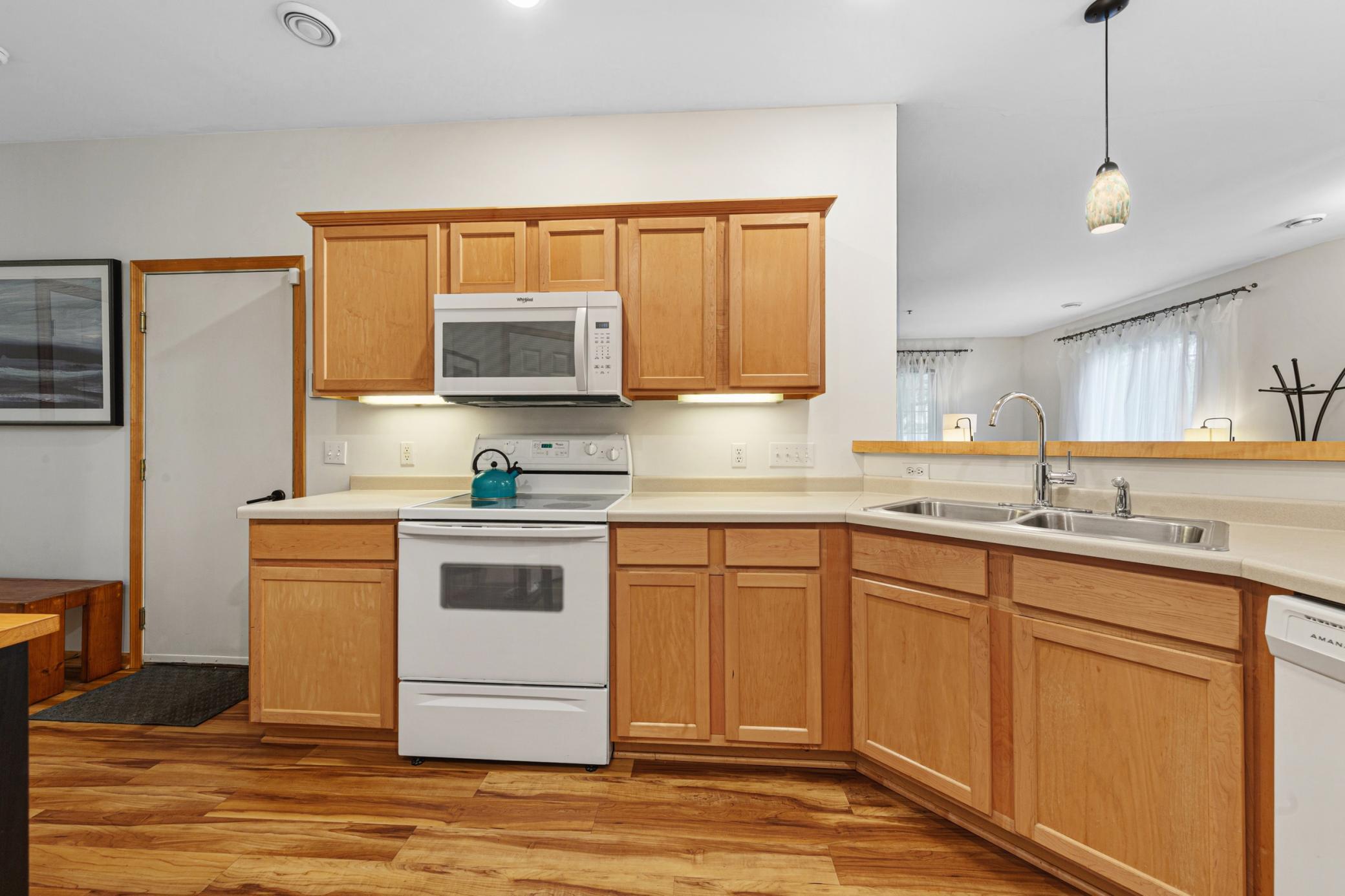 17_15 kitchen.jpg